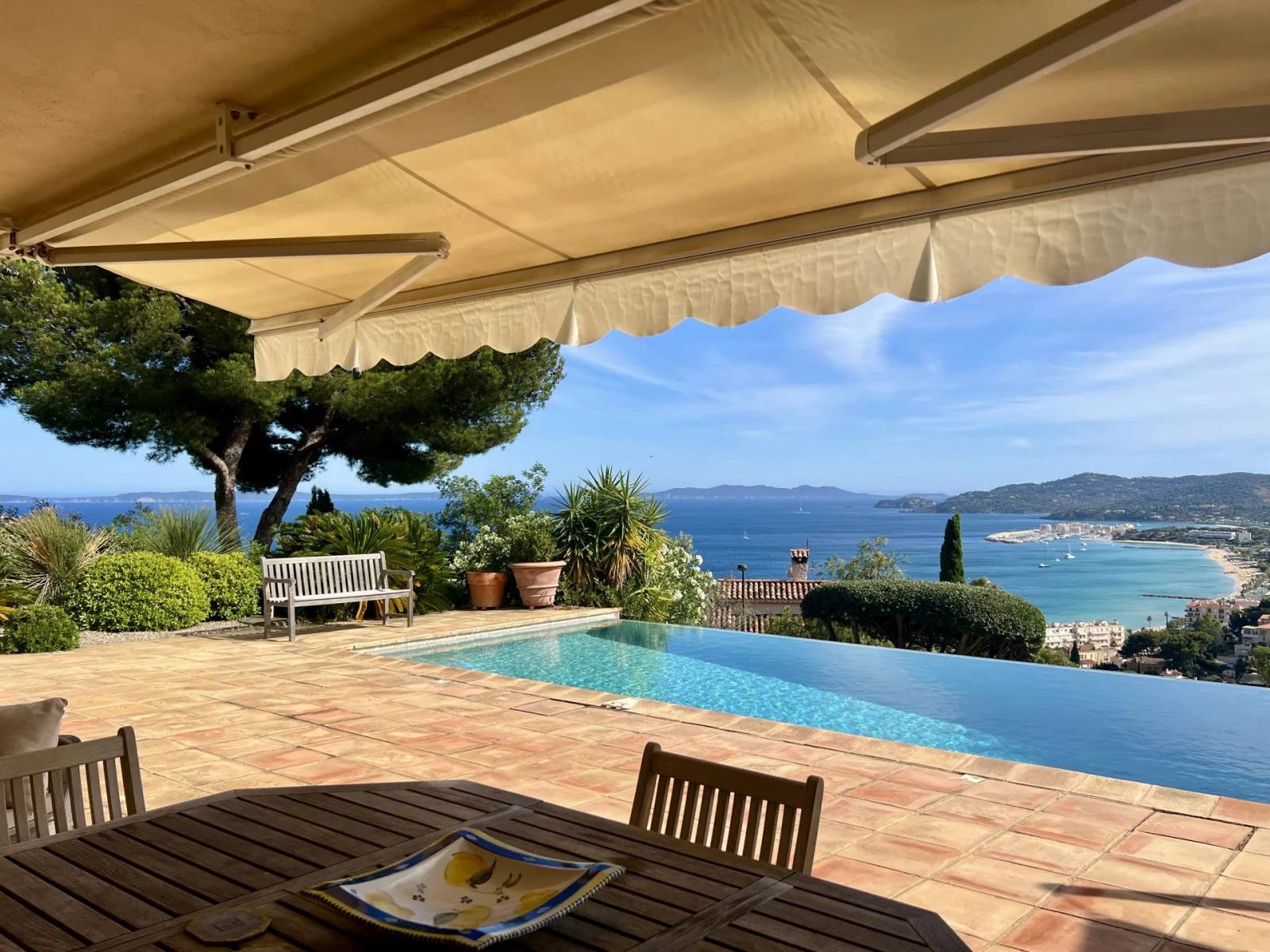 A vendre Villa vue mer féerique avec piscine au Super Lavandou