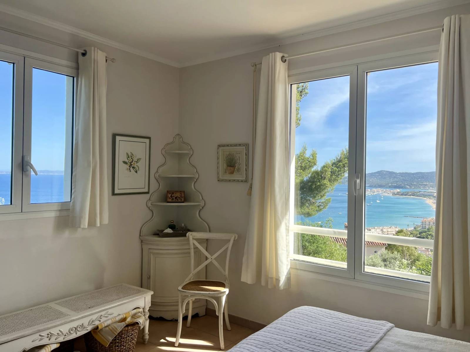 A vendre Villa vue mer féerique avec piscine au Super Lavandou