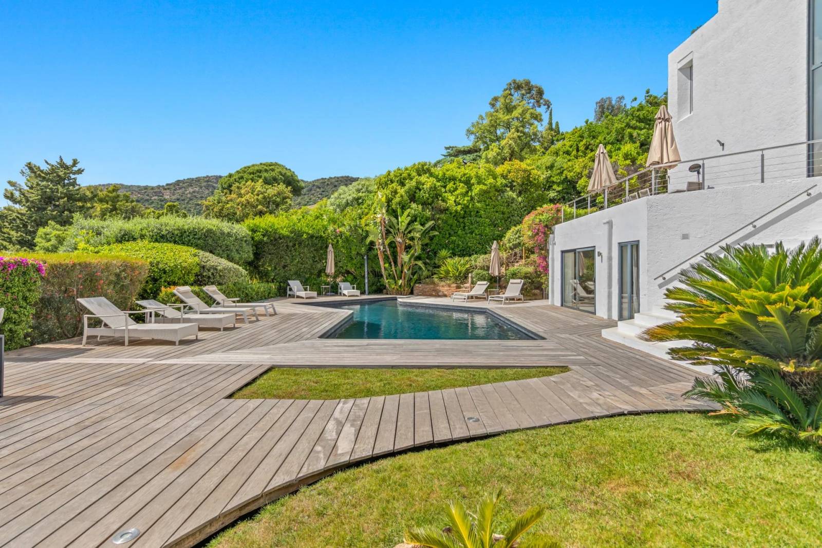 prix au m² d'une maison avec vue mer proche plage le lavandou