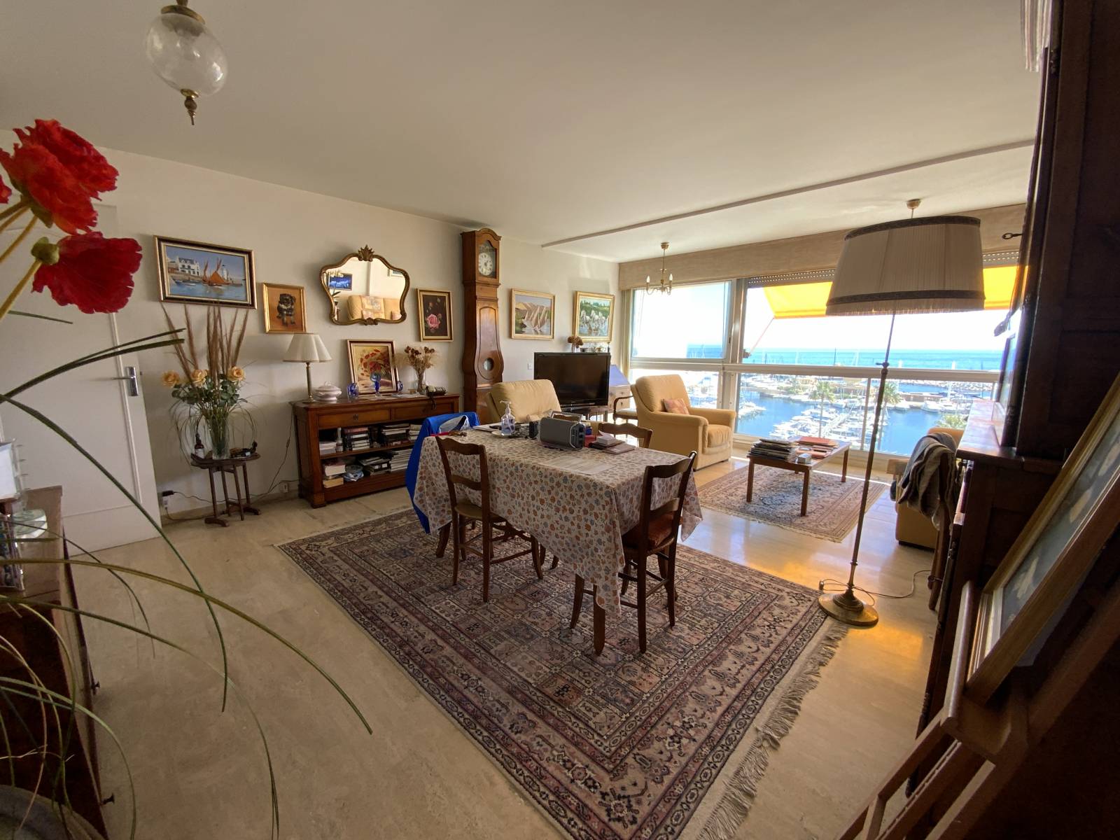 meilleure agence pour estimer un bel appartemùent au lavandou avec vue mer