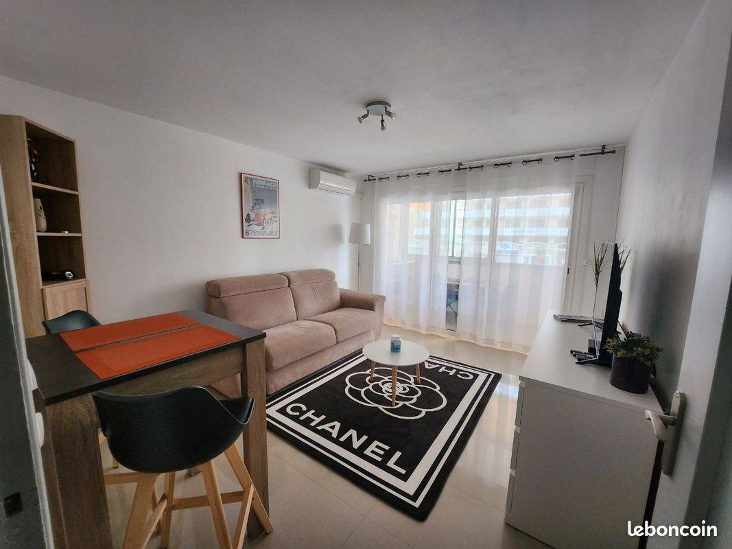 Grand Studio Traversant – Entièrement Rénové, Équipé et Meublé – À 100 m de la Plage