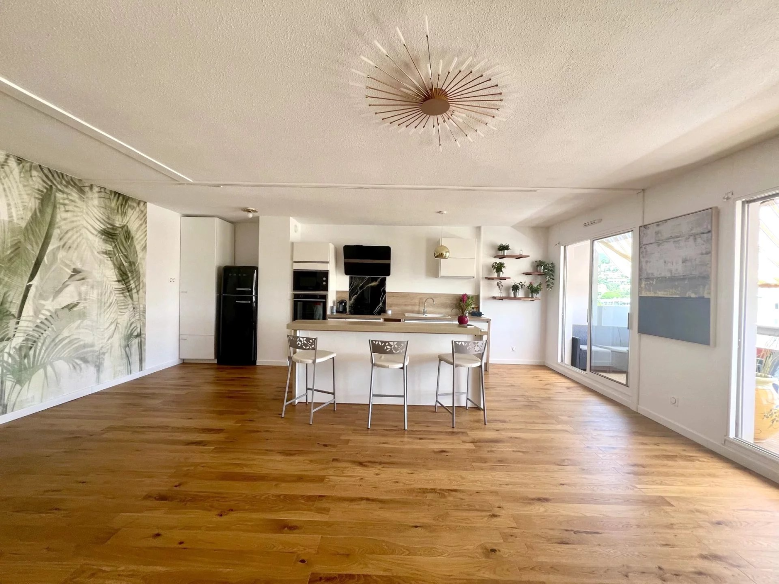 T4  RENOVE de 84 m² DERNIER ETAGE - VUE MER - PLEIN CENTRE VILLE- 2 BALCONS - CAVE