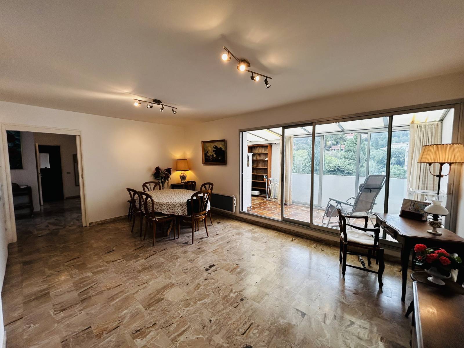 Grand appartement a vendre proche commerces