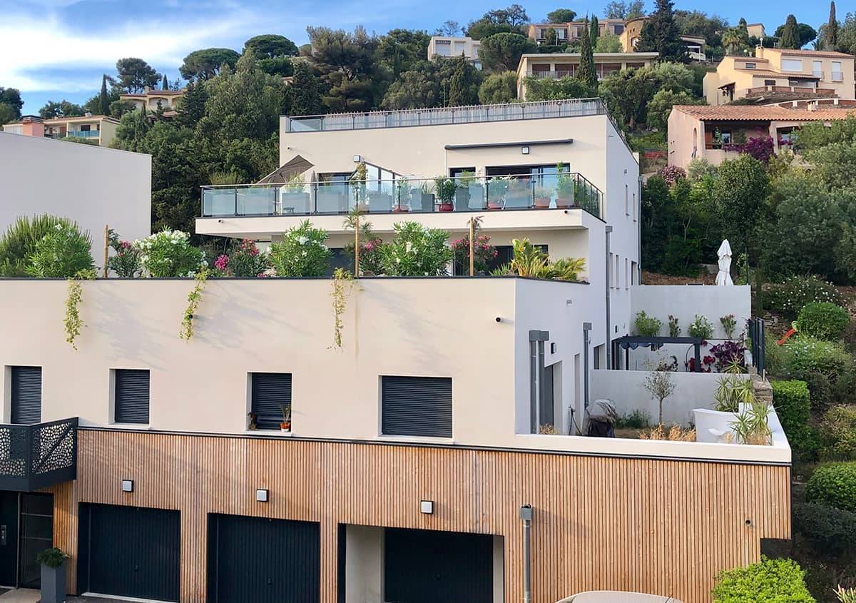 CENTRE-VILLE – Superbe appartement 3 pièces de 82 m² avec terrasse, solarium vue mer et grand garage