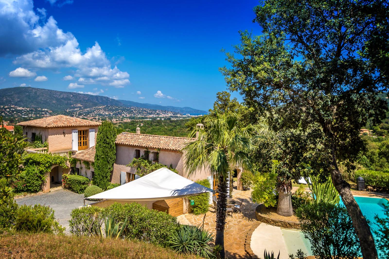 grand terrain le lavandou faire estimer par agence discrète