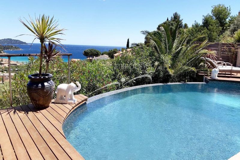 Estimation sérieuse villa à saint clair Le Lavandou une grande villa avec vue mer et piscine