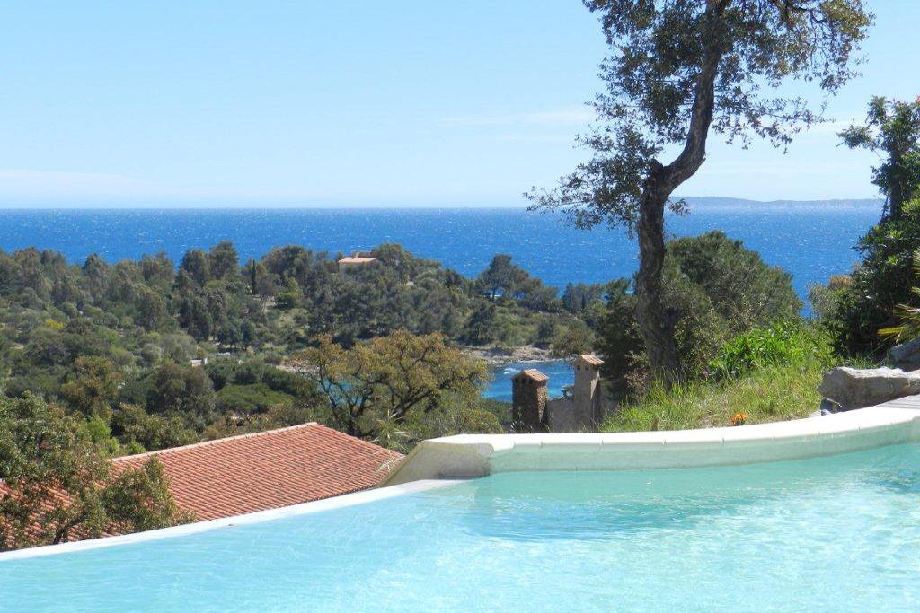 estimation villa proche plage entièrement rénovée au Lavandou