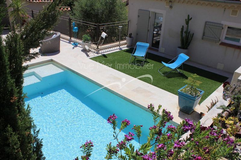 Le Lavandou, entre appartement et maison avec piscine. Aucun travaux. 83980  le Lavandou heuteurs 