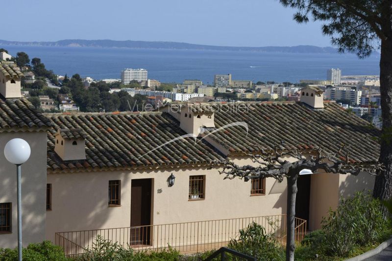 Appartement vendu type T2  cabine à Bormes Les Mimosas résidence fermée vue mer