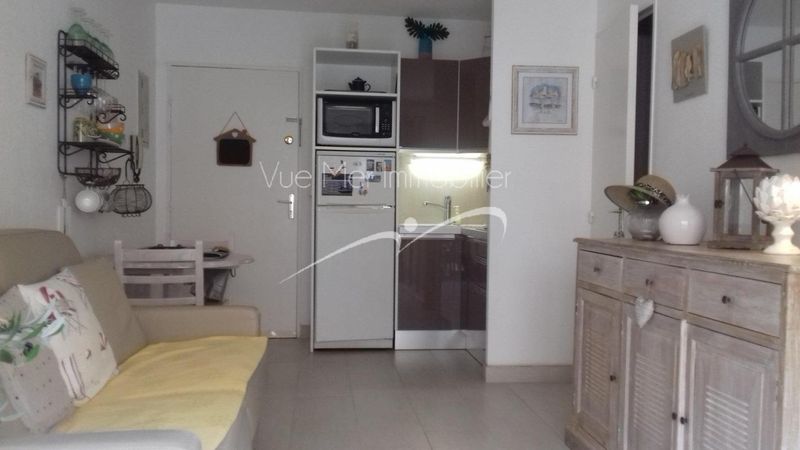 APPARTEMENT donnant sur la terrasse SUD  A 100M DE LA PLAGE au Lavandou