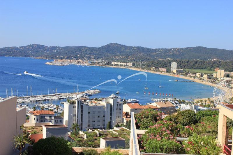 Appartement deux pièces avec agréable terrasse et vue imprenable sur la mer Le Lavandou