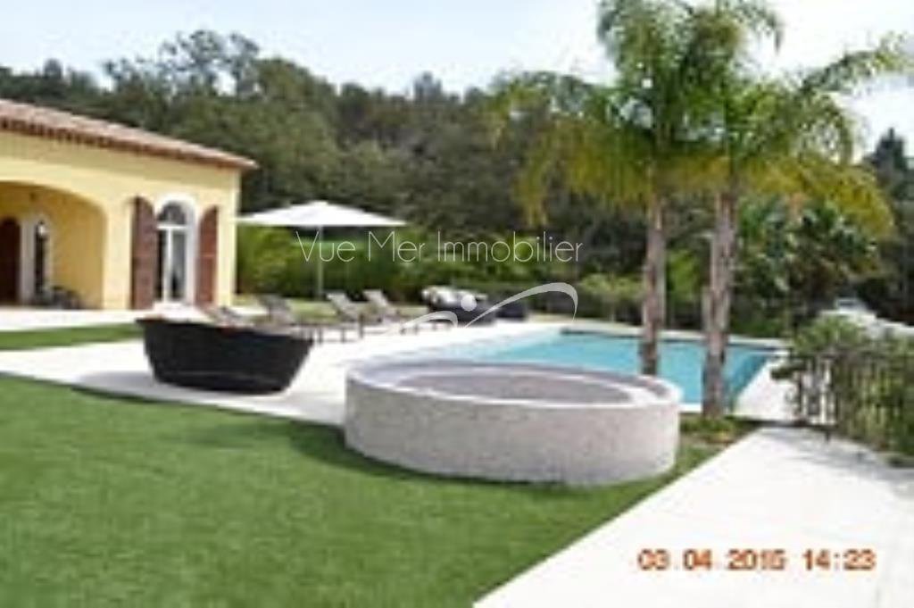 Propriété  Bormes Les Mimosas piscine et grand terrain maison rénovée estimation gratuite