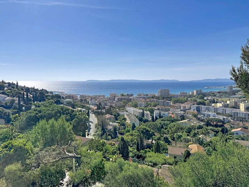 SUPER LAVANDOU T3– DERNIER ÉTAGE – VUE MER PANORAMIQUE - 2 PARKINGS
