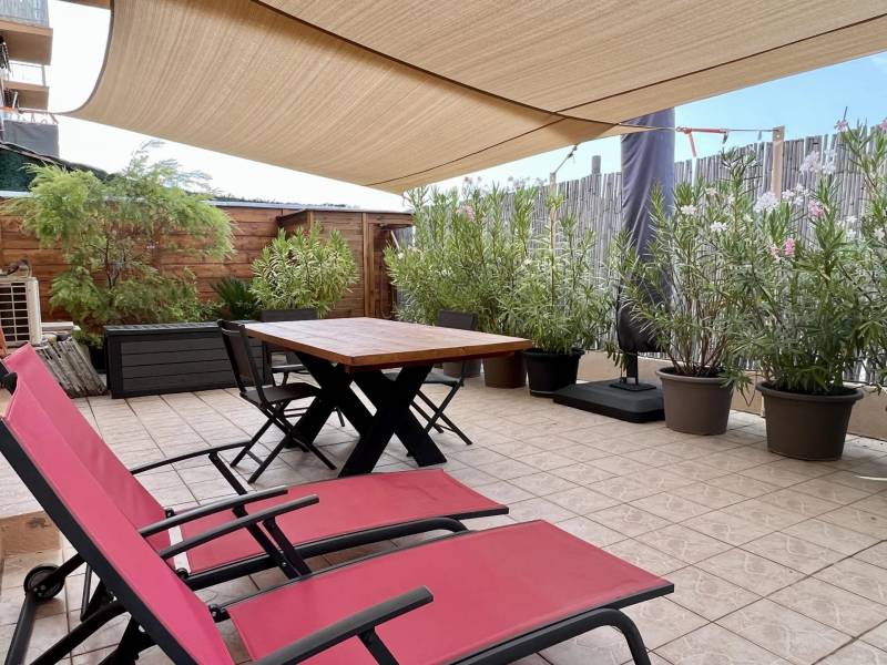 Appartement CENTRE VILLE 500m de la PLAGE LE LAVANDOU CENTRE VILLE TERRASSE de 50 m² + CAVE de 4 m²