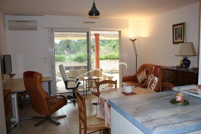 Appartement de standing de type T2,Terrasse exposée Sud-Ouest de 30 m². Le Lavandou