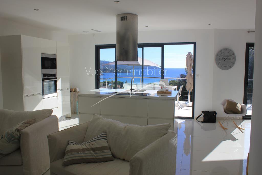 maison rénovée à faire estimer par agence sérieuse du lavandou