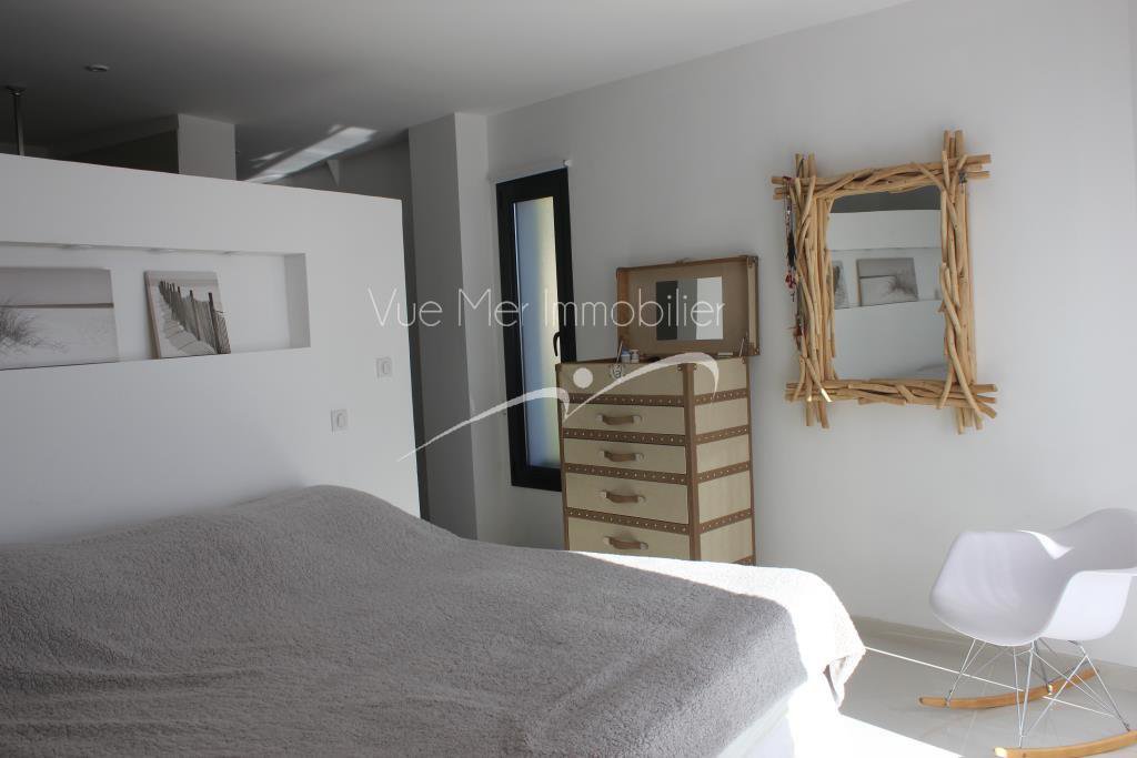 EXCLUSIVITÉ !   VENDU VILLA PROCHE PLAGE SAINT-CLAIR . CONTEMPORAINE avec piscine. Le LAVANDOU