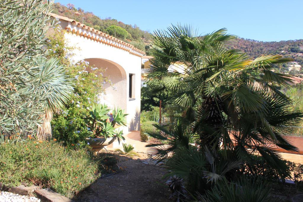 Villa  plage d'aiguebelle 83980 Le Lavandou garage / parking