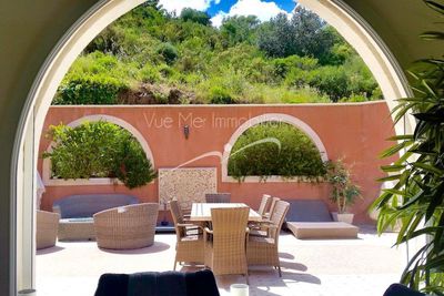 Estimation sérieuse villa à saint clair Le Lavandou une grande villa avec vue mer et piscine