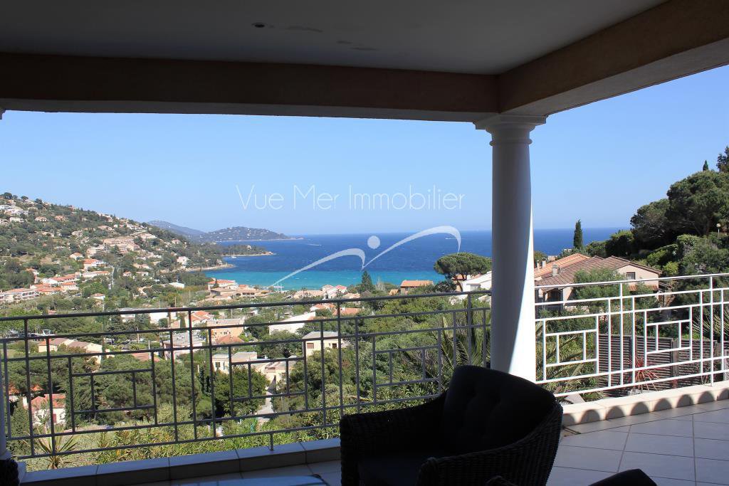 Estimation sérieuse villa à saint clair Le Lavandou une grande villa avec vue mer et piscine