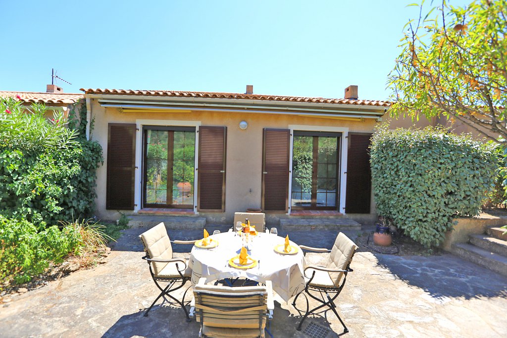 estimation maison ancienne Villa avec piscine 4 chambres Le Lavandou VENDUE par notre agence