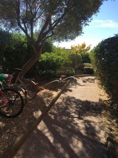 REZ DE JARDIN - 500M DE LA PLAGE LE LAVANDOU SAINT CLAIR