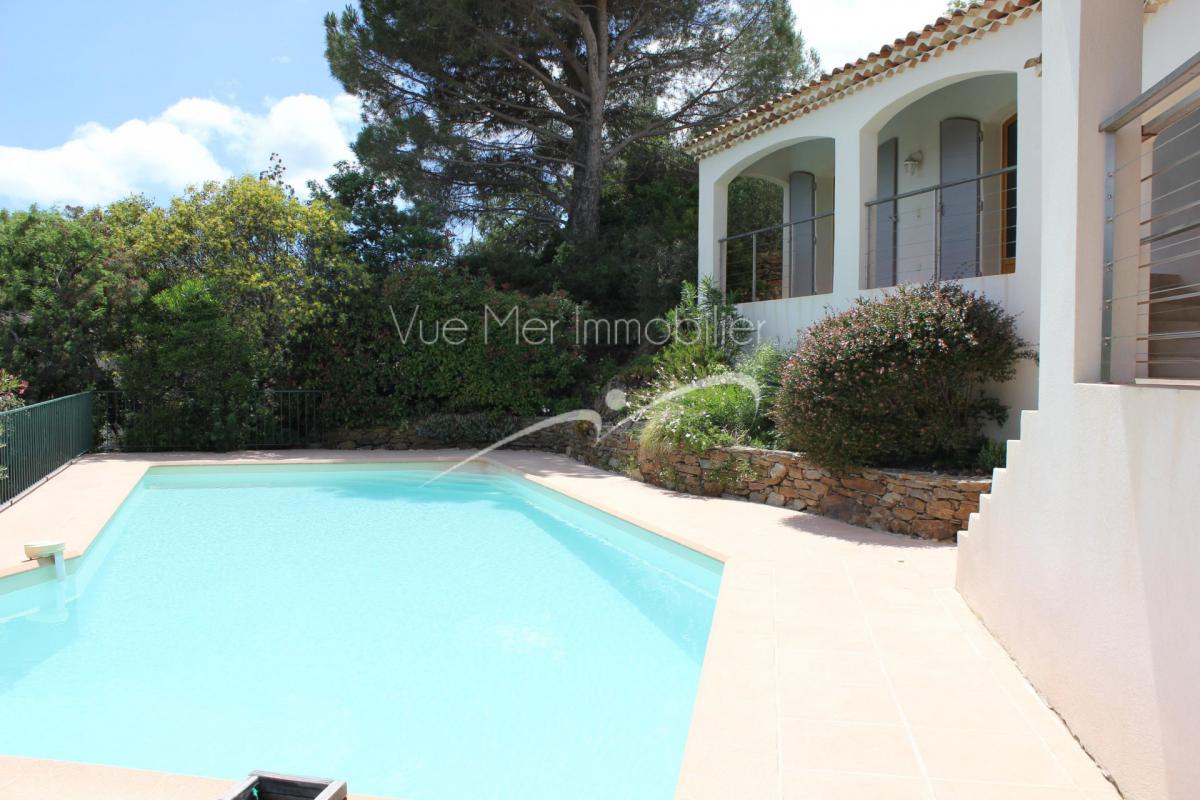 estimation d'une petite maison sur terrain de 1000 m² au lavandou agence immobilière sérieuse