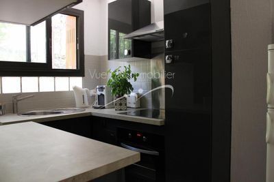 Appartement T3 avec terrasse  et parking Le Lavandou secteur St Clair vue mer plage à pieds