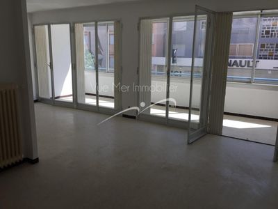 LE LAVANDOU centre-ville T4 terrasses  88m²  parking