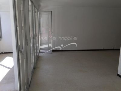 LE LAVANDOU centre-ville T4 terrasses  88m²  parking