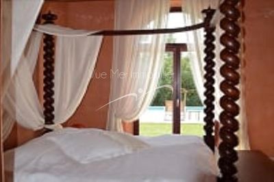 à vendre Propriété grand terrain à Bormes Les Mimosas piscine