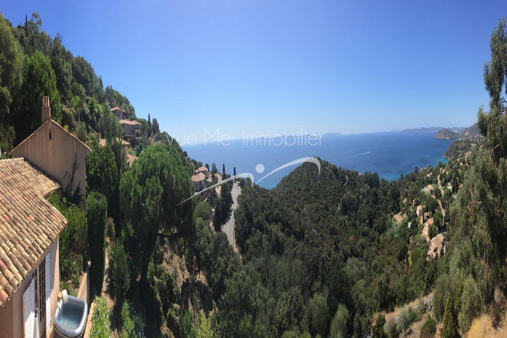 faire faire une estimation d'une villa avec vue panoramique sur la mer par agence immobilière discrète