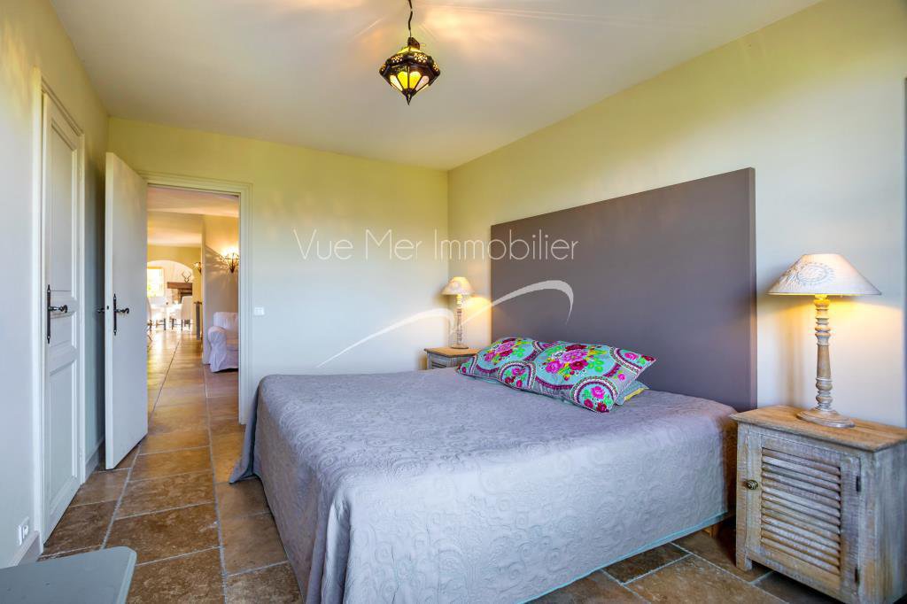 Propriété avec maison de gardien à Bormes Les Mimosas. Superbe piscine chauffée