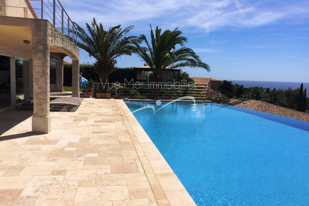 A vendre Maison  Le Lavandou vue mer piscine centre ville calme