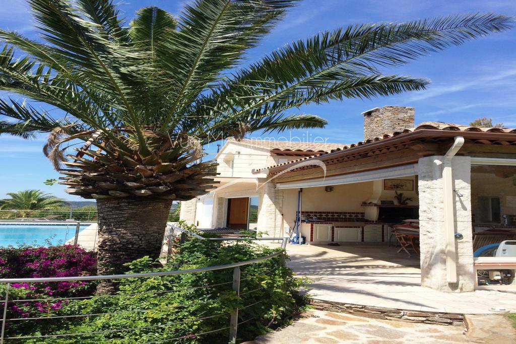 A vendre Maison  Le Lavandou vue mer piscine centre ville calme