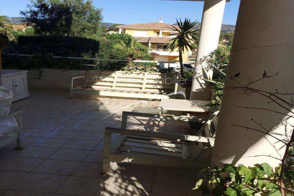 Agréable T3 avec jardin et terrasse situé à BORMES-LES-MIMOSAS, LA FAVIERE
