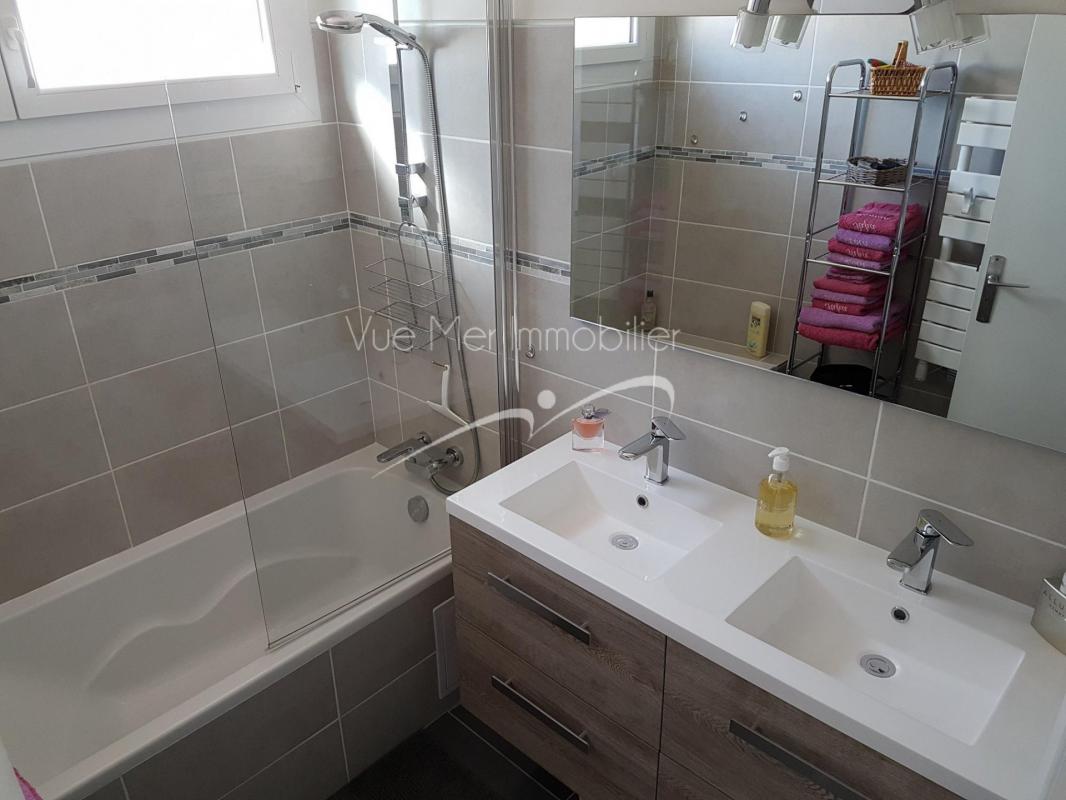 Appartement T3  situé au 2ème et dernier étage  Bormes Les Mimosas