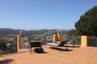 maison avec vue sur les collines de Bormes succession