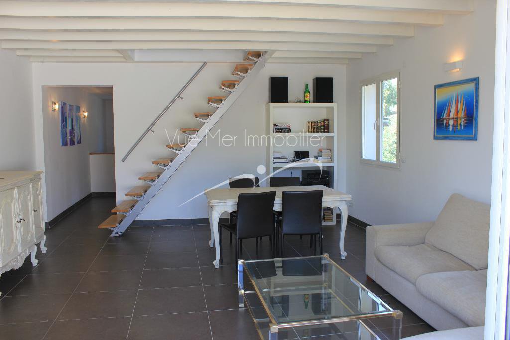 Appartement T4 d'environ 100 m² à AIGUEBELLE !  accès plage Le Lavandou