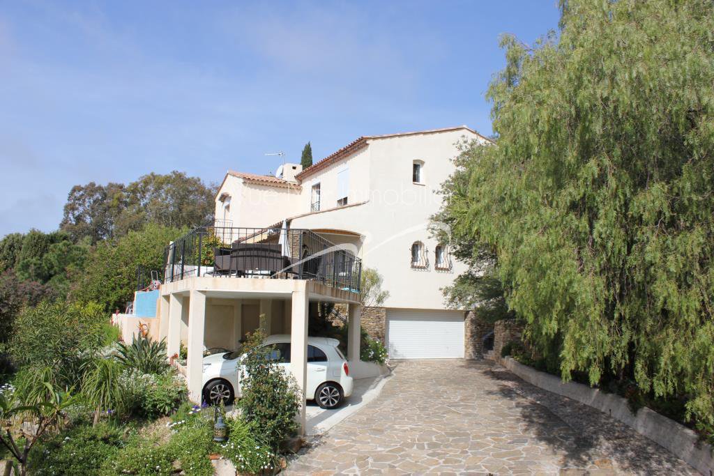 A vendre: Villa au Super Lavandou avec piscine. Centre ville et plage à pied dossier sur demande évaluation comparative