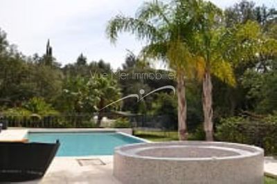 Propriété  Bormes Les Mimosas piscine et grand terrain maison rénovée estimation gratuite