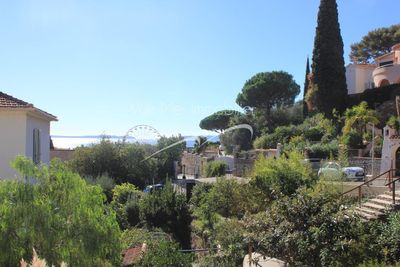 Maison récente à 2 minutes du centre ville du Lavandou et au calme. beau terrain
