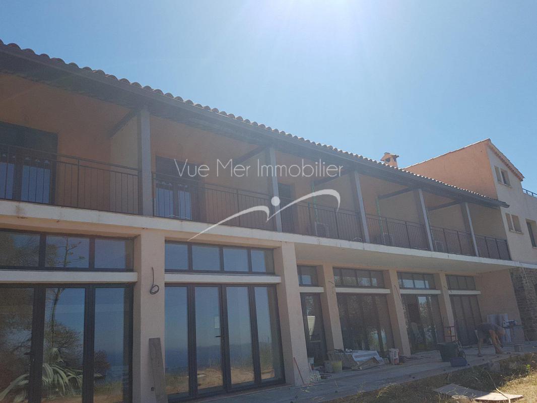 En vente Propriété - Hôtel avec grand terrain sur la commune du Lavandou