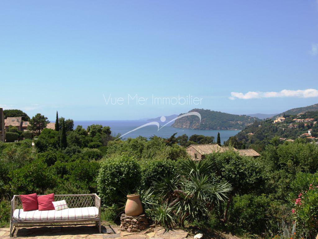 estimation maison avec grand terrain corniche des pins au Canadel