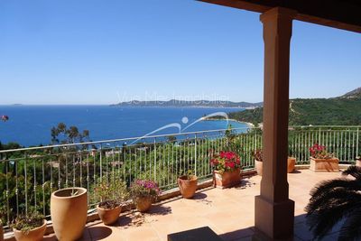 Villa sur Cavalière. VENDUE CAVALIERE Sur le Cap Nègre 