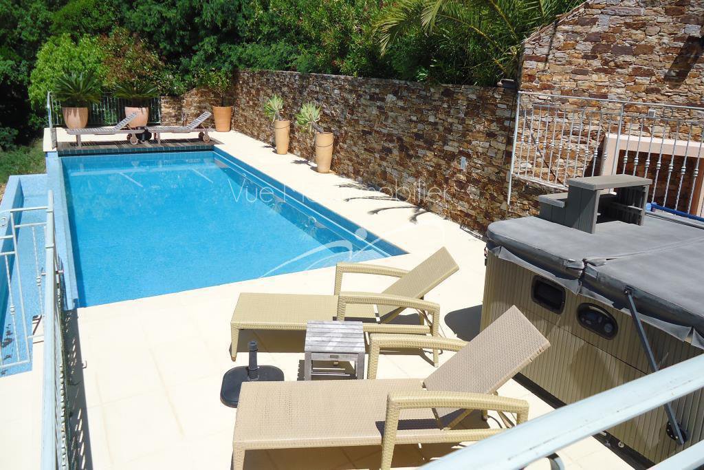 Villa sur Cavalière. VENDUE CAVALIERE Sur le Cap Nègre 