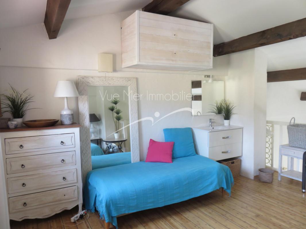 appartement type 2/3 pièces avec terrasse donnant sur la mer. SAINT-CLAIR