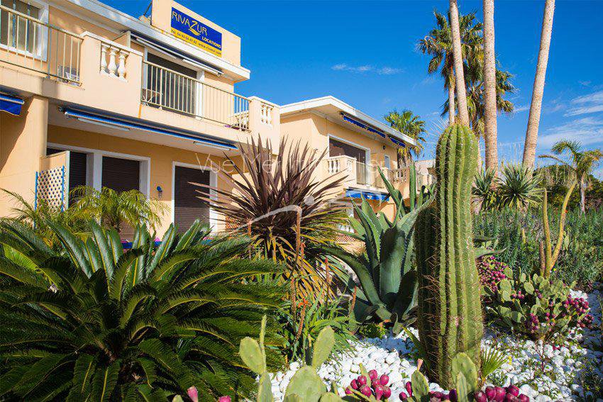 Résidence pieds dans l'eau. VENDUE Cavalaire accès direct plage 