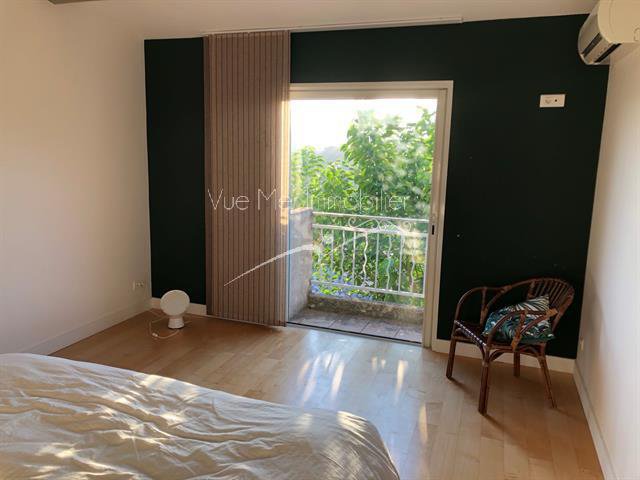 Villa en vente de  200 m²  au calme avec belle piscine Bormes les Mimosas  rénovée avec gout