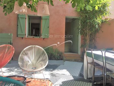 VENDU aout 2020, Maison de village 2 chambres avec très agréable terrasse ombragée. accès mer à pied et vue sur le fort ! Bormes les Mimosas village de cabasson 